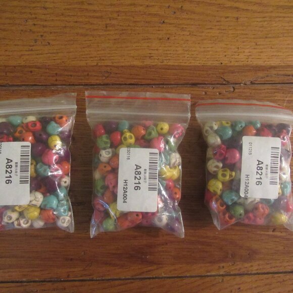 Lot 200+multi Color Colorful 8x10mm Carved Stone Skull Beads Howlite Jewelry - Picture 3 of 9